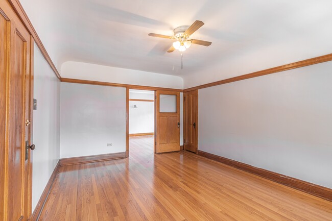Building Photo - 2431 N Linder Ave