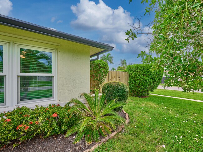 Building Photo - 1267 Summerwood Cir