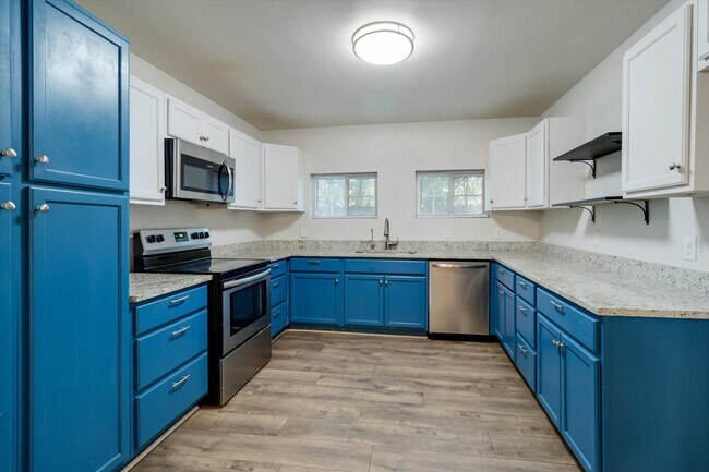 Foto del edificio - 1230 Chalmers Ave