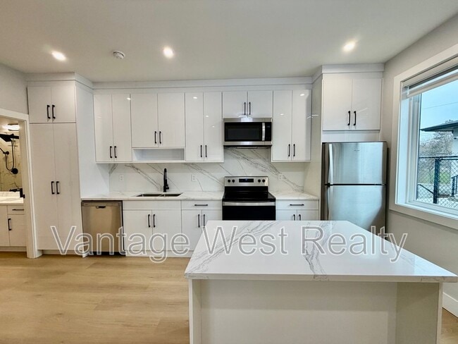 Photo du bâtiment - 1671 Highland Dr N