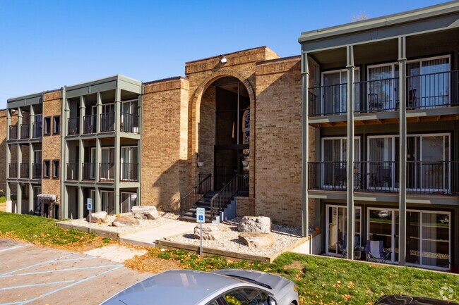 Apartamentos en la zona alta - The Uptowne Apartments