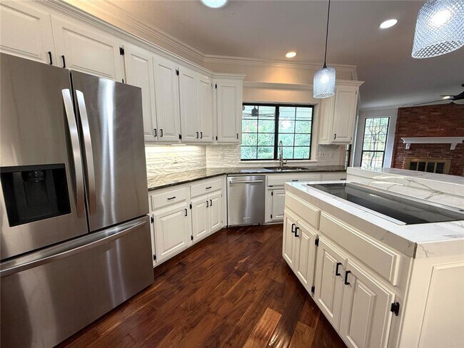 Foto del edificio - Executive Home in Brookhaven