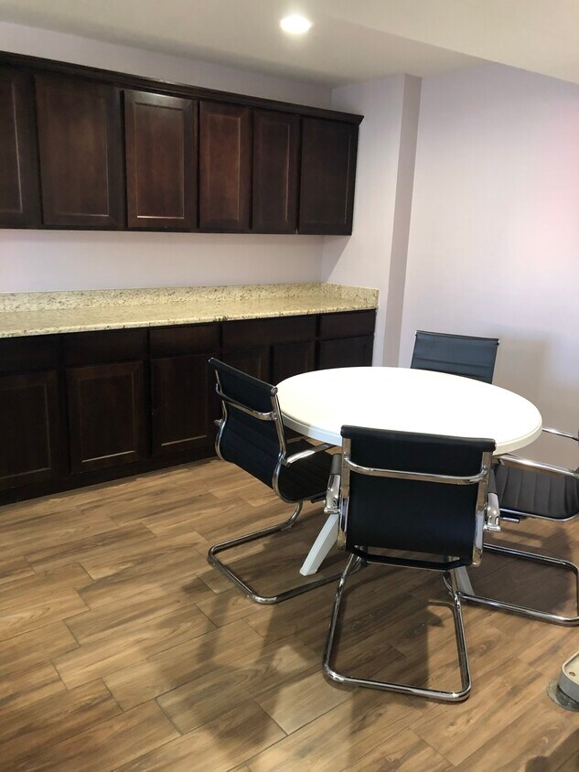 Foto principal - 900 N Yarbrough Dr