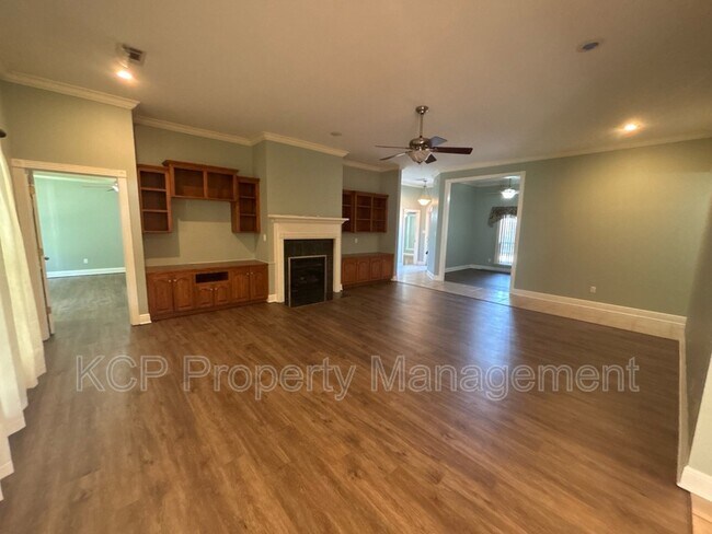 Building Photo - 2109 Barrington Dr