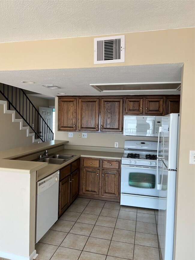 Building Photo - 7041 Kingston Cove Ln