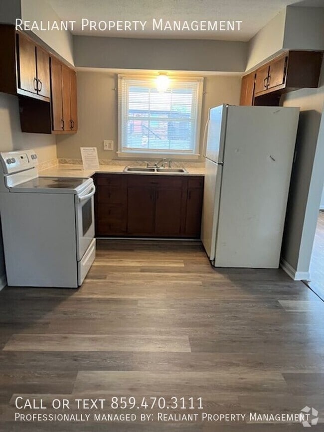 Building Photo - 2160 Winterberry Dr
