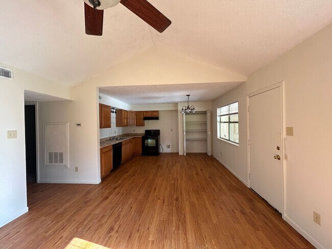 Building Photo - Walking Distance to Kraft Park /  .6 Miles...