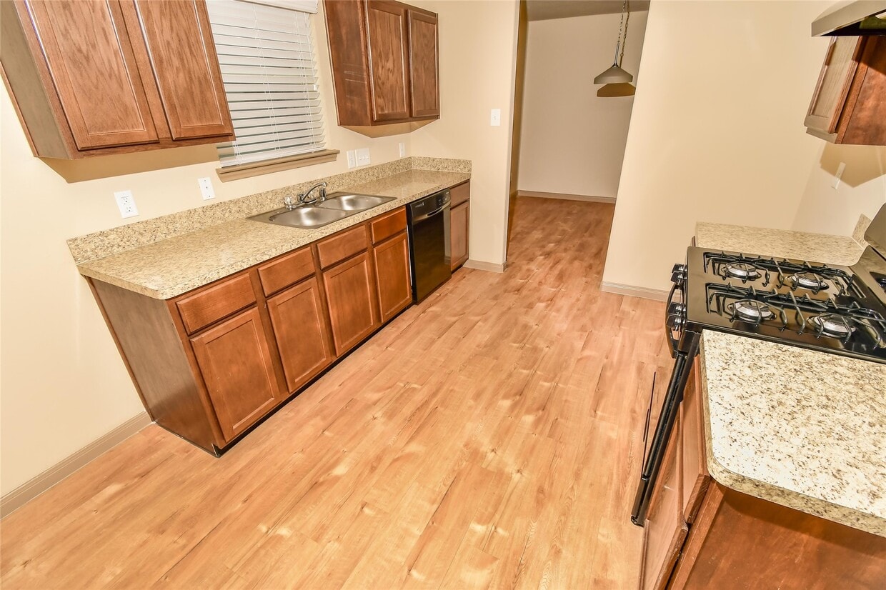 Building Photo - 2415 Peterborough Way