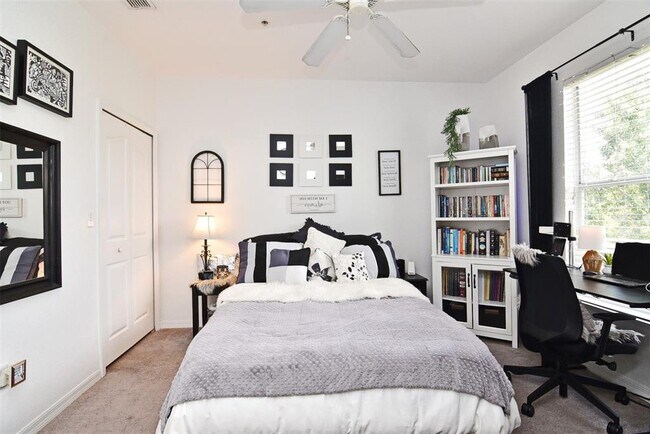 Building Photo - 8929 Legacy Ct