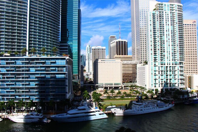 Building Photo - 475 Brickell Ave