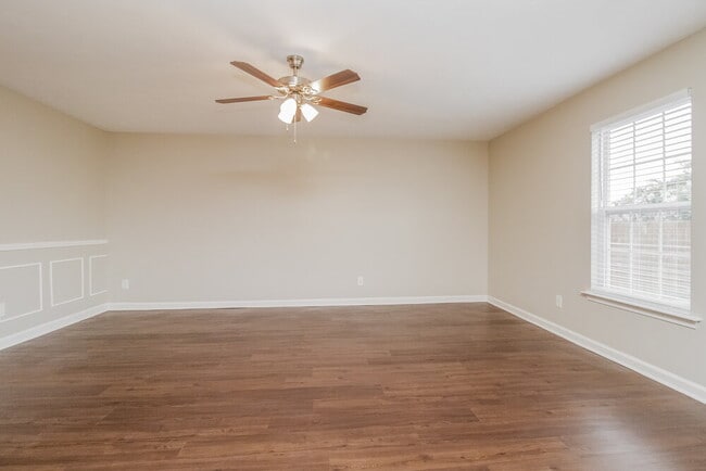 Building Photo - 132 Berele Shepsele Ln