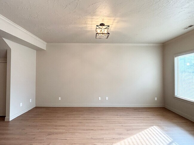 Foto del edificio - Lovely Townhome at Cottages on Ninth!