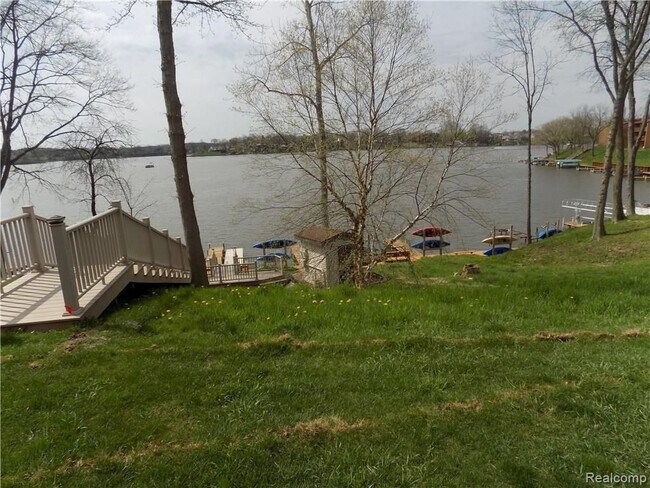 Foto del edificio - 48195 Bayshore Dr