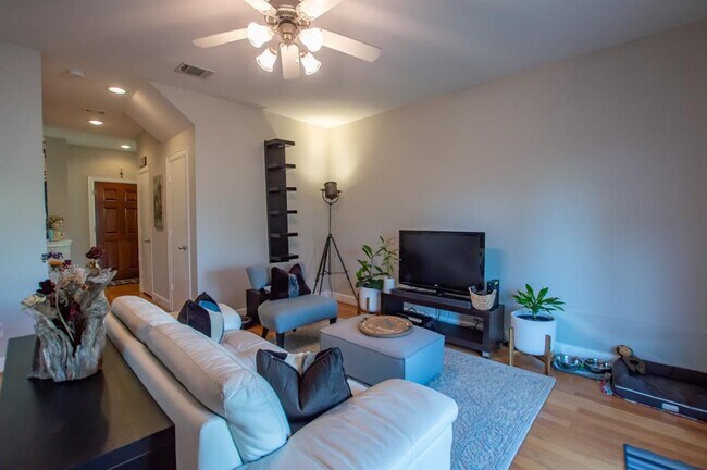Foto del edificio - 1011 E 37th St