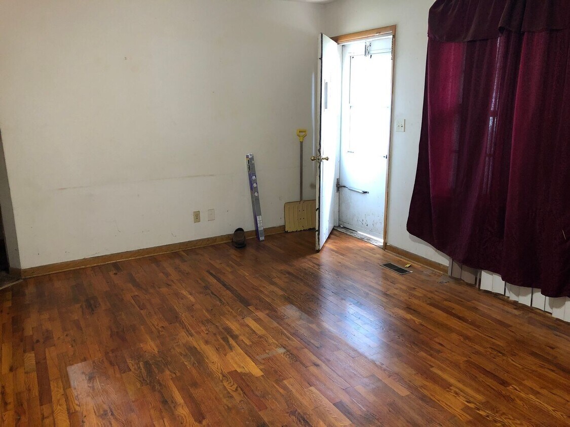 220 E Thornton St, Moundridge, KS 67107 House Rental in Moundridge