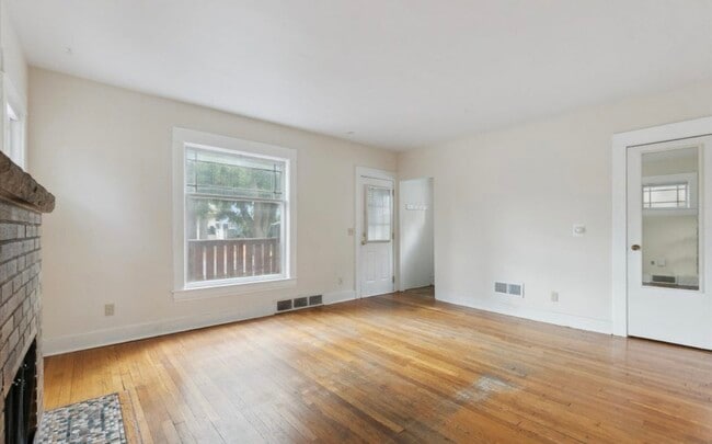 Photo - 506 W Oakland Ave House