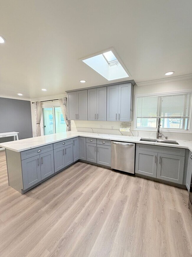 Building Photo - 3 Bd Single-Level Hilltop Retreat in West Vista