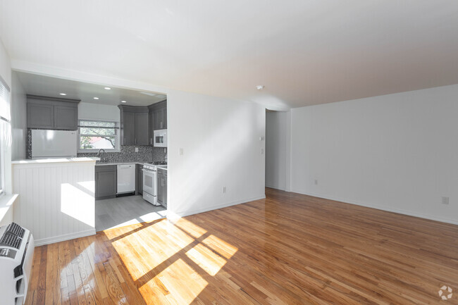 Estudio - 517SF -Soundview: Sala de estar - Wildwood & Soundview Garden Apartments