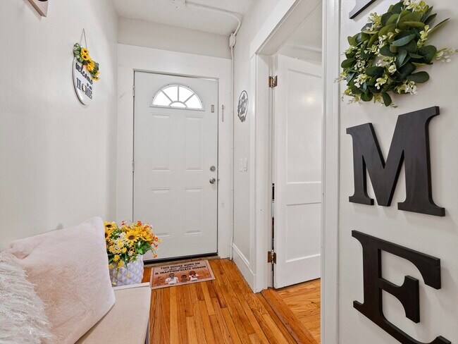 Foto del edificio - 8 Edgemere Rd