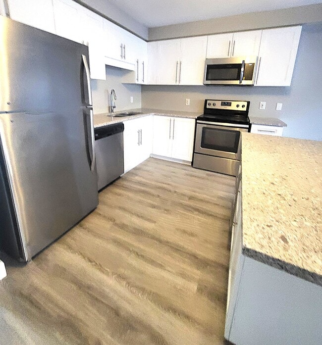 Building Photo - 145-145 S Creek Dr