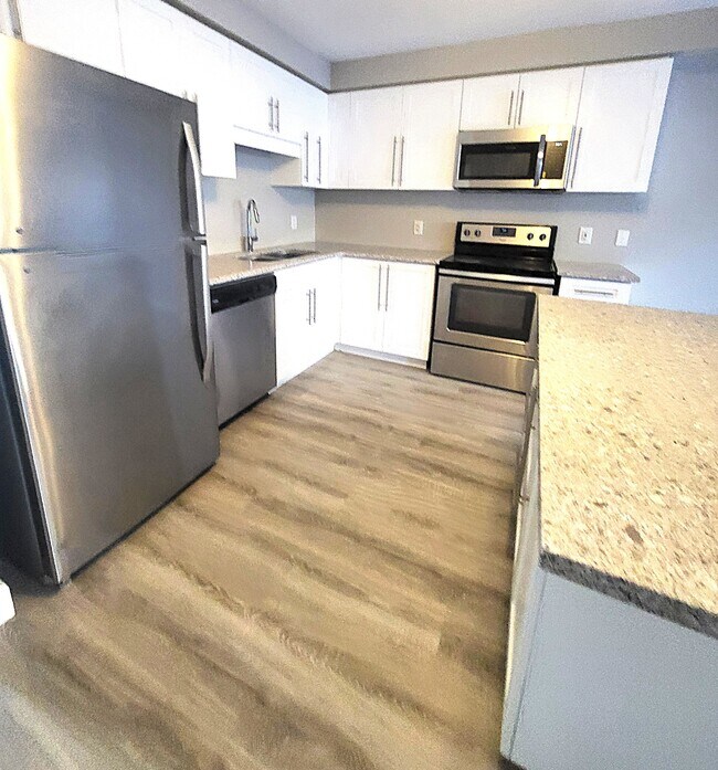 Photo du bâtiment - 145-145 S Creek Dr