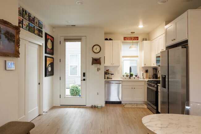 Foto del edificio - 7474 N Oswego Ave