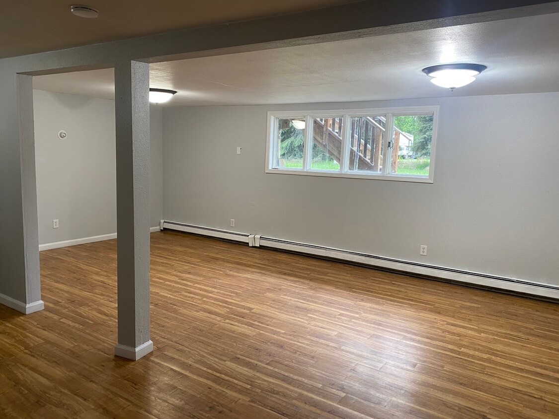 Living room - 1468 Davison St