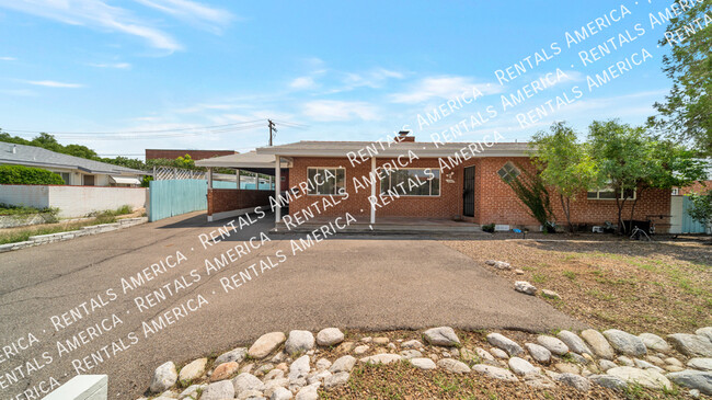 Building Photo - 2212 E La Mirada St