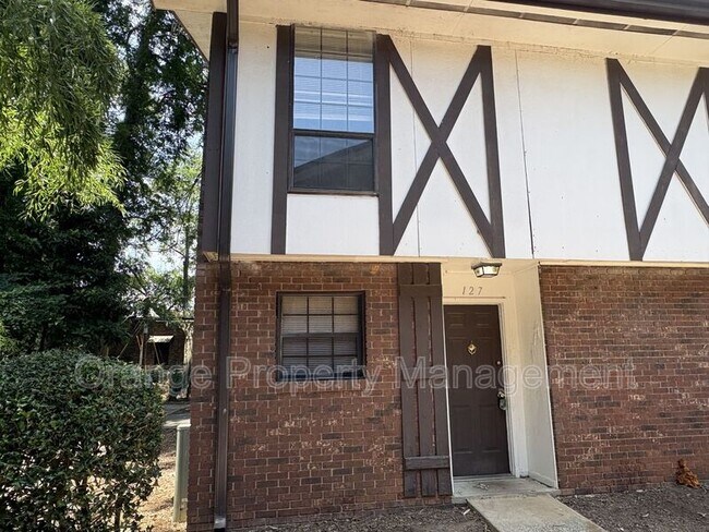 Foto del edificio - 1108 Tiger Blvd