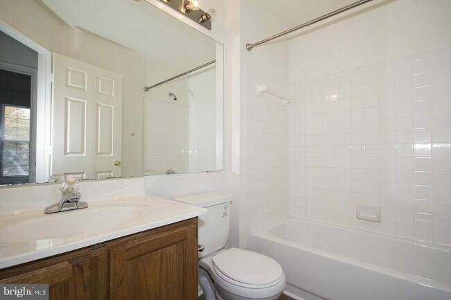 Building Photo - 36 Windbluff Ct