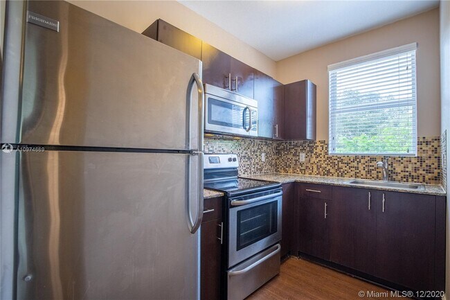 Foto del edificio - 5416 NE 1st Ct