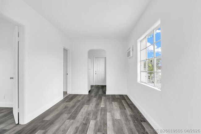 Building Photo - 820 N Dixie Hwy