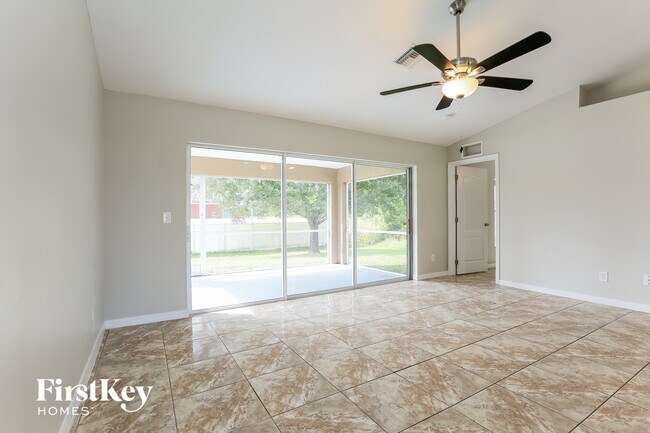 Foto del edificio - 538 Flamingo Ave S