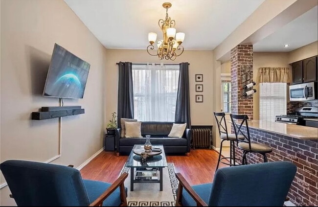 Building Photo - 951 E 221st St