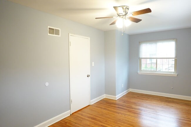 Foto del edificio - 8804 Bradford Rd