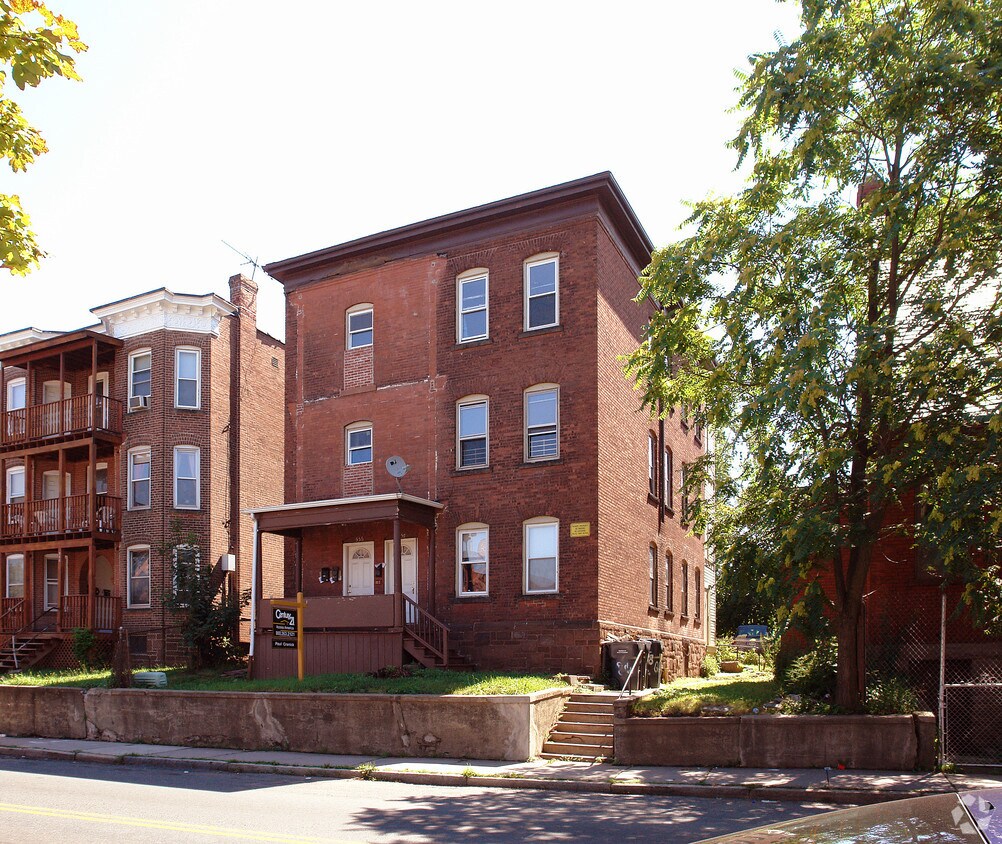 Primary Photo - 556 Broad St