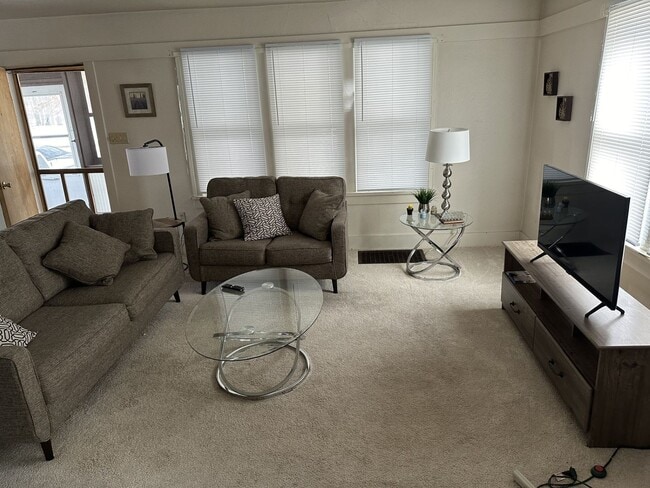 Building Photo - 707 N Orchard St