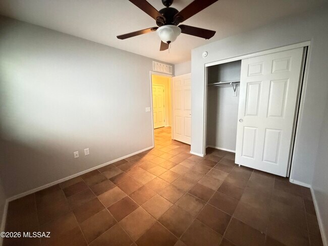 Building Photo - 8969 N Country Home Ln