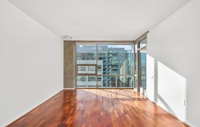 Building Photo - 321 Tenth Ave