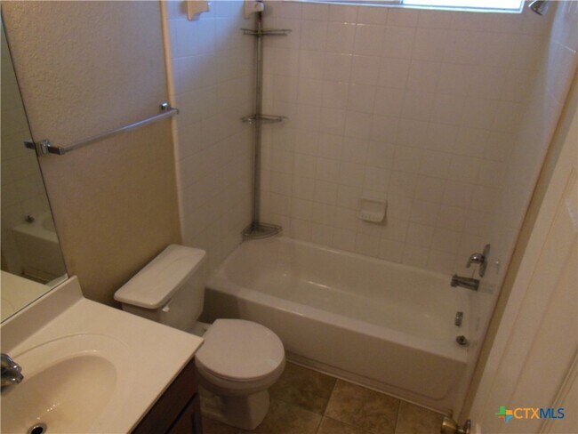 Foto del edificio - 391 Oakcrest Dr