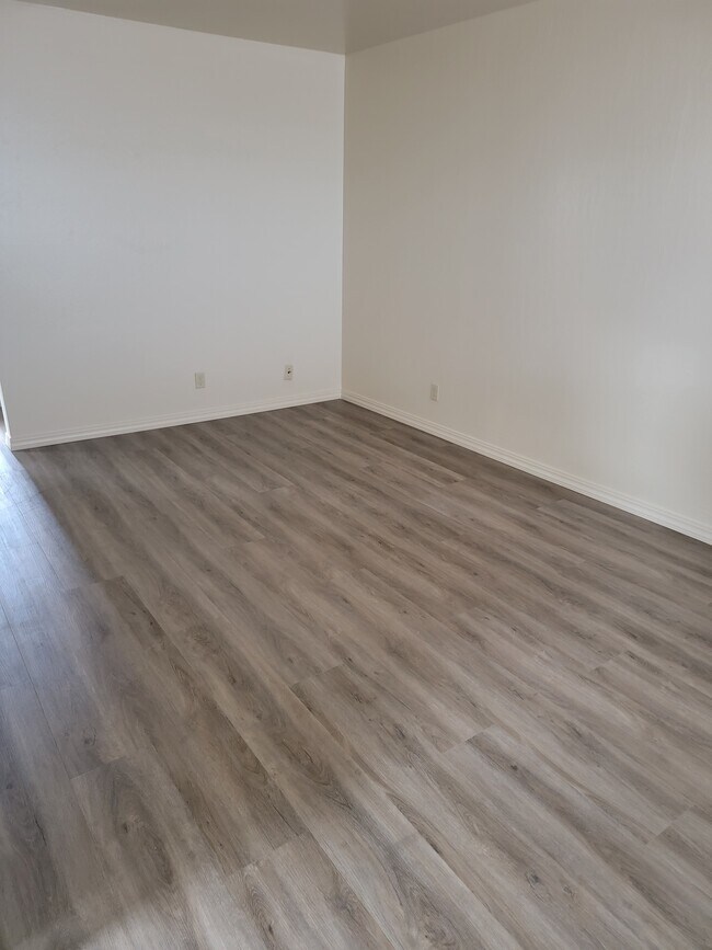 Building Photo - 180 Burnham Ct