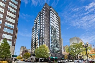 Building Photo - 21 W Goethe St