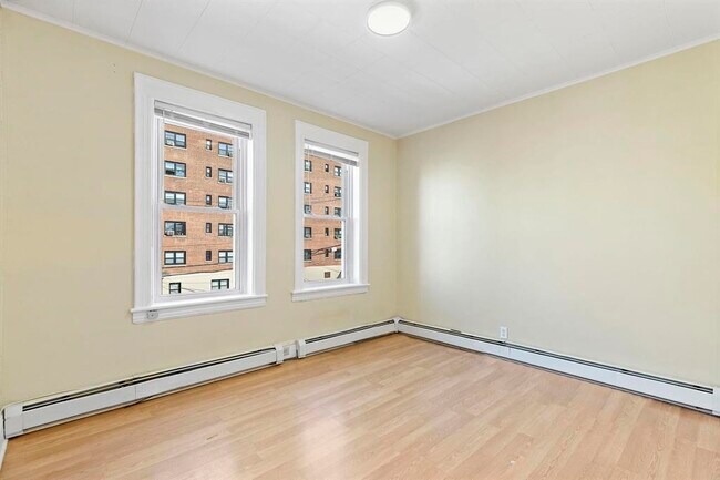 Foto del edificio - 44 E 18th St