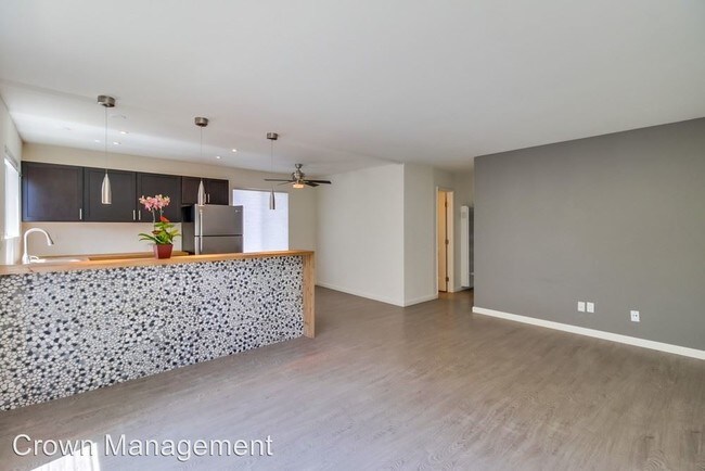 Building Photo - 1053 Sapphire St