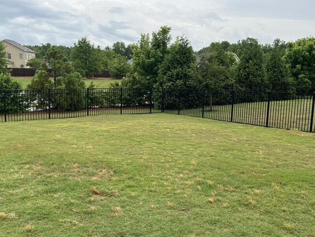 Building Photo - 708 Glenville Lake Dr