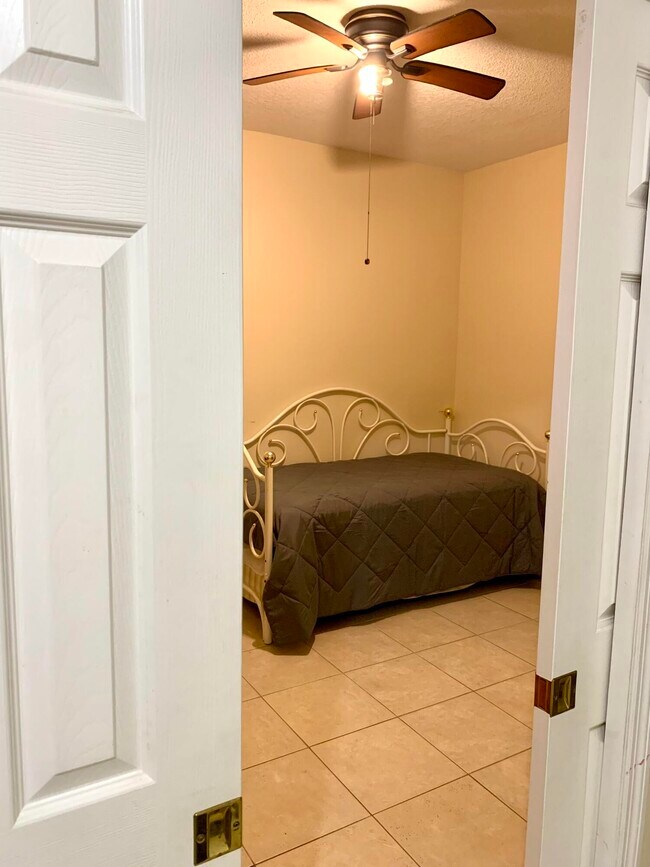 Foto del edificio - 2080 Greenview Shores Blvd