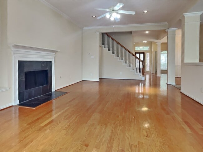 Foto del edificio - 3009 Fallbrook Ct