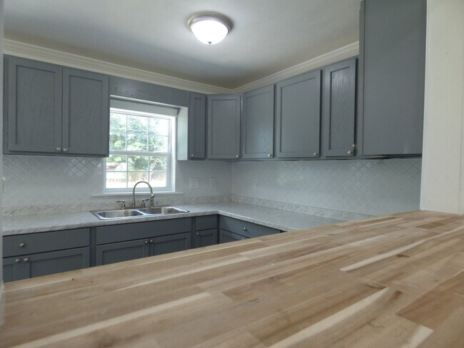 Foto del edificio - 1030 Clairmont Dr