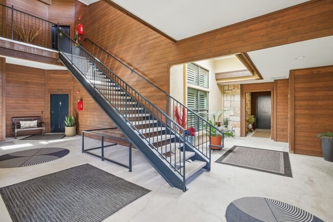 Foto del edificio - Luxury Riverfront Condo Near Georgetown Square | 2 Bed / 2 Bath with Balcony