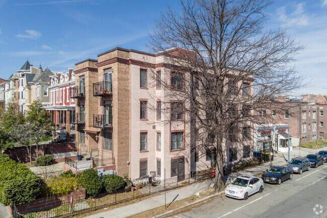 Building Photo - 1101 Fairmont St NW
